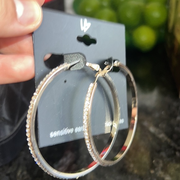 L<3 earrings BRAND NEW - Picture 3 of 3